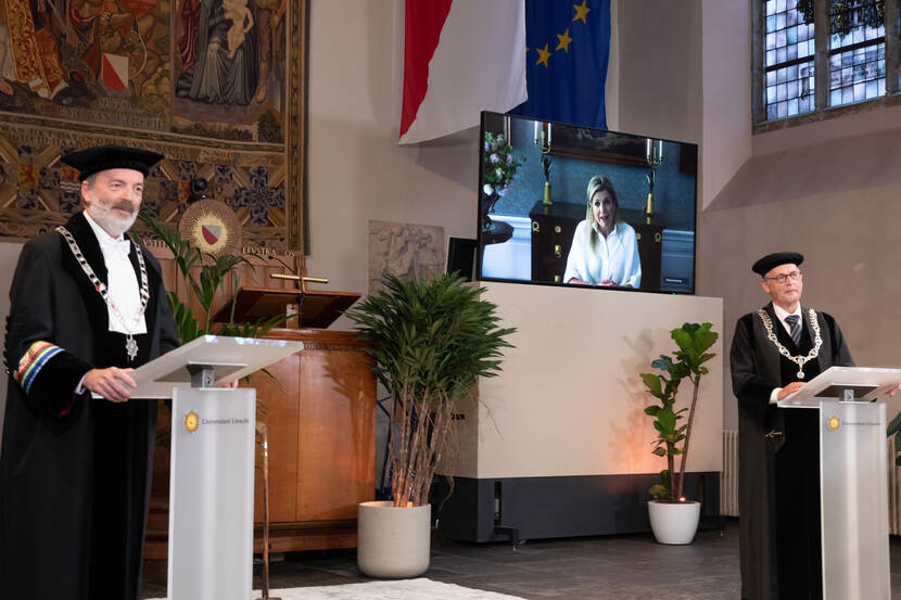 Koningin Máxima via video aanwezig bij bijeenkomst.