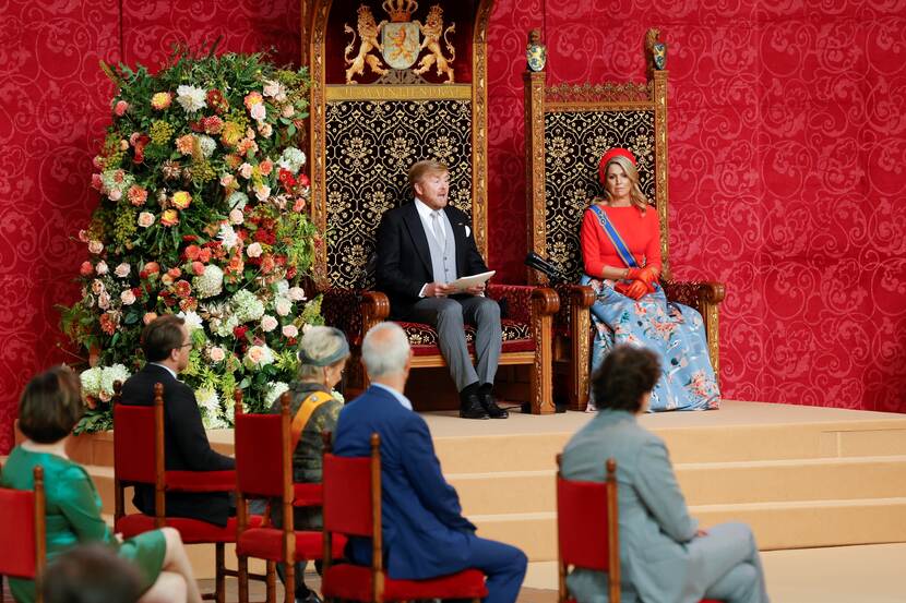 Koning Willem-Alexander en Koningin Máxima tijdens het uitspreken van de Troonrede.