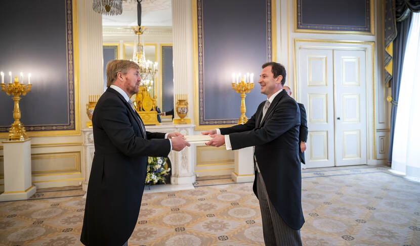 Koning ontvangt geloofsbrieven ambassadeur Georgië