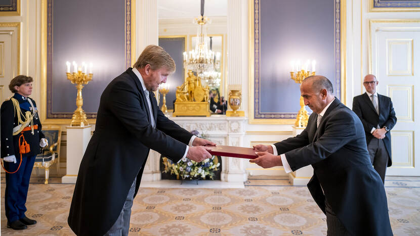 Koning ontvangt geloofsbrieven ambassadeur Jordanië