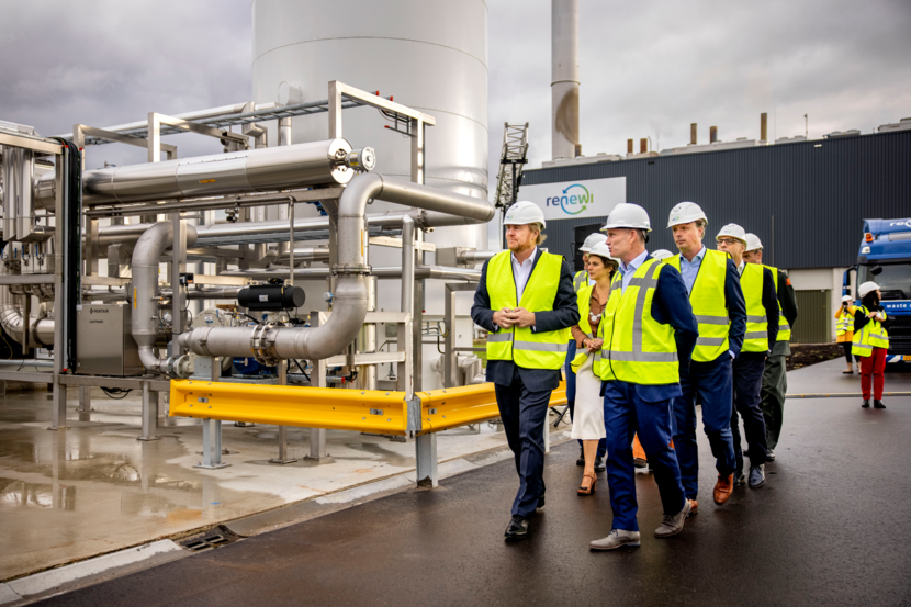 Koning Willem-Alexander opent de eerste Nederlandse bio-LNG-installatie.