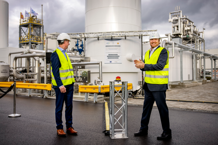 Koning Willem-Alexander opent de eerste Nederlandse bio-LNG-installatie.