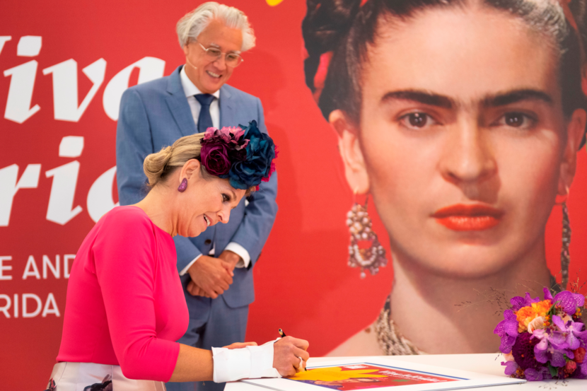 Koningin Máxima opent de tentoonstelling 'Viva la Frida! – Life and art of Frida Kahlo'.