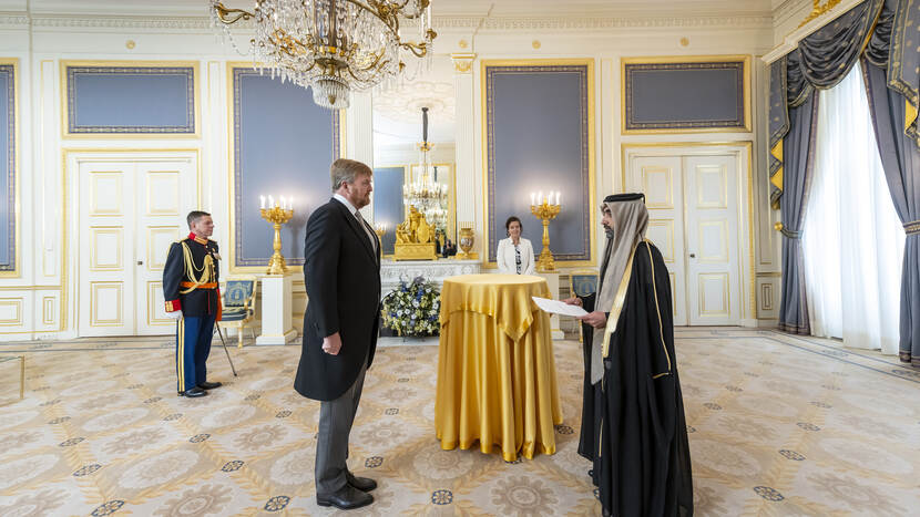 Koning ontvangt geloofsbrieven ambassadeur Qatar