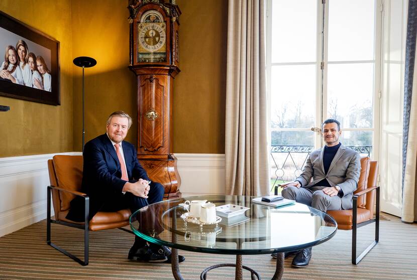 Koning Willem-Alexander ontvangt Jesse Klaver, voorzitter van de Tweede Kamerfractie van GroenLinks, op Paleis Huis ten Bosch.
