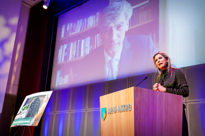 Koningin Máxima houdt een toespraak