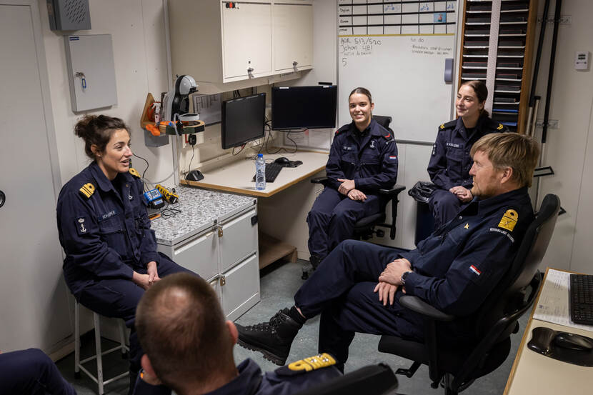 Werkbezoek Koning aan Koninklijke Marine in Noorwegen tijdens NAVO-oefening Cold Response