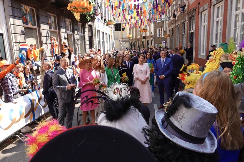 De Koninklijke familie maakt kennis met de carnavalsverenigingen van Maastricht
