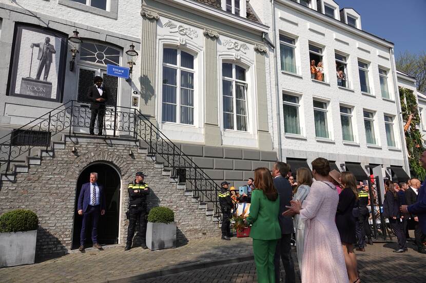 De Koninklijke familie op de route in Maastricht op Koningsdag 2022.