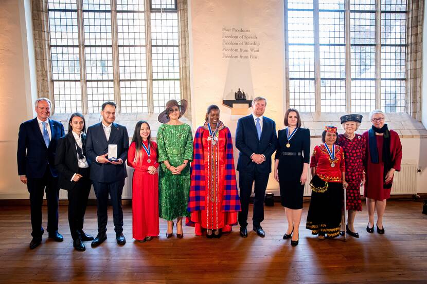 Koning Willem-Alexander, Koningin Máxima en Prinses Beatrix zijn aanwezig bij de uitreiking van de Four Freedoms Awards.
