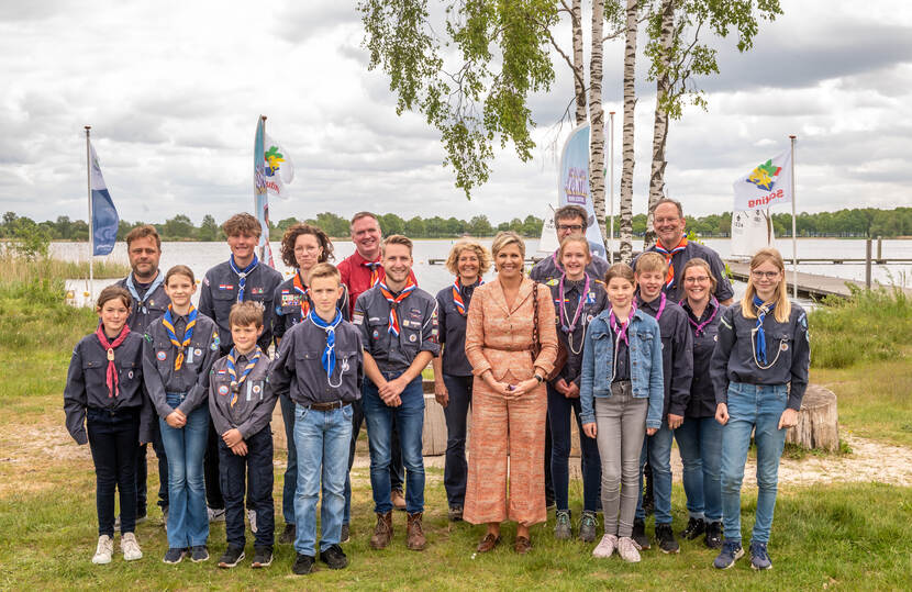 Koningin Máxima brengt een werkbezoek aan Scoutinglandgoed Zeewolde. Het bezoek staat in het teken van de activiteiten van waterscouting en van projecten op het gebied van duurzaamheid.