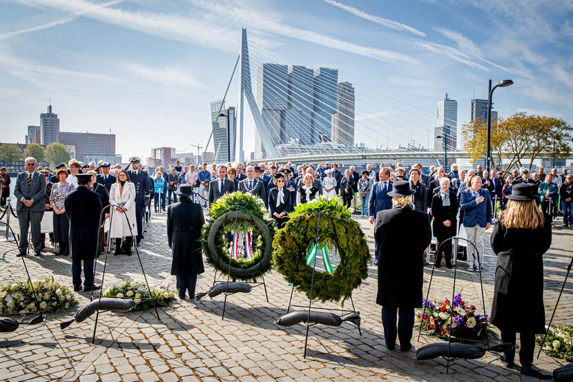 Prinses Margriet bij herdenking Nationaal Koopvaardijmonument ‘De Boeg'