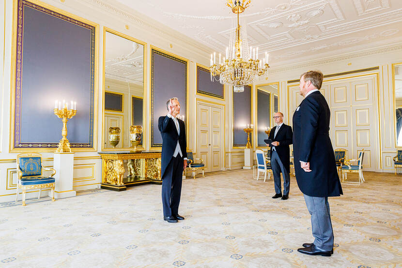 Ten overstaan van Koning Willlem-Alexander is mr. A.E.H. (Alexander) van der Voort Maarschalk beëdigd als raadsheer in de Belastingkamer van de Hoge Raad der Nederlanden.