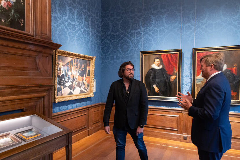 Koning Willem-Alexander opent tentoonstelling FLASH BACK in Mauritshuis