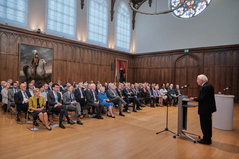 Prinses Beatrix woont de eerste Herman Tjeenk Willink-lezing bij