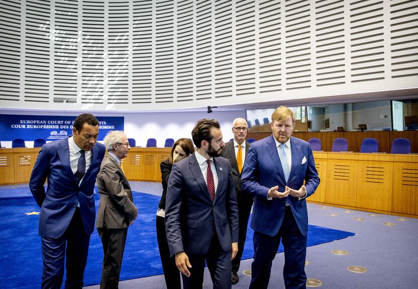 Koning Willem-Alexander en minister voor Rechtsbescherming Franc Weerwind bezoeken het Europees Hof voor de Rechten van de Mens