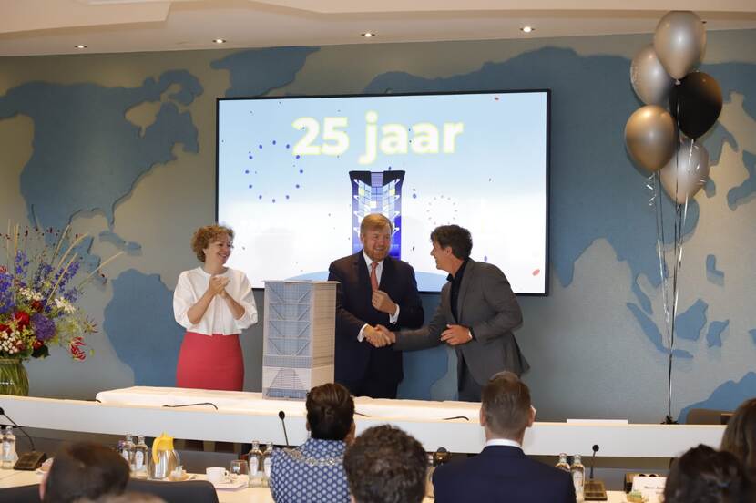 Koning Willem-Alexander opent verbouwd ondernemershuis de Malietoren