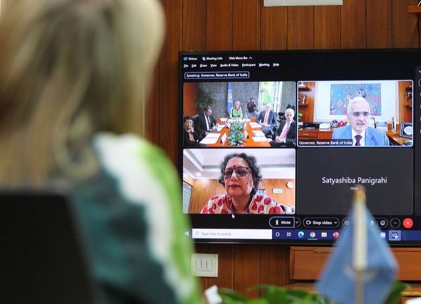 Koningin Máxima spreekt per videoverbinding met de gouverneur van de Reserve Bank of India Shaktikanta Das
