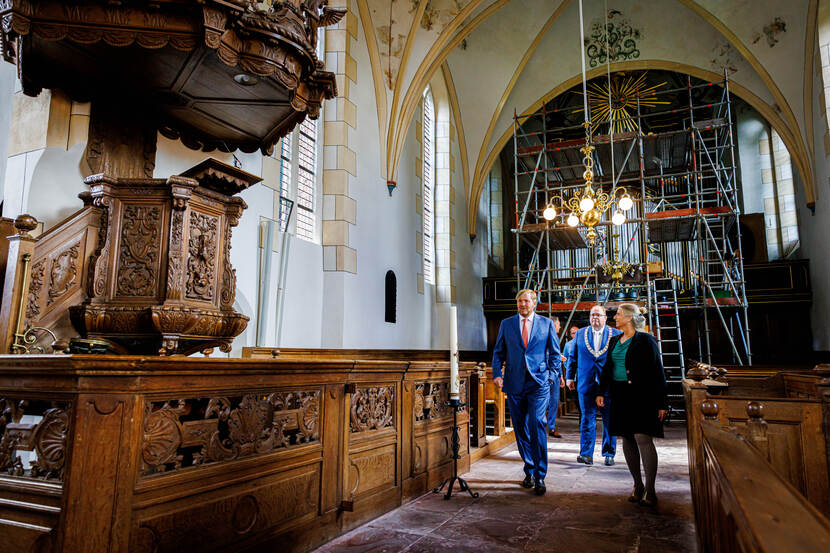 Koning Willem-Alexander bezoekt Middelstum voor gesprekken met gedupeerden aardgaswinning