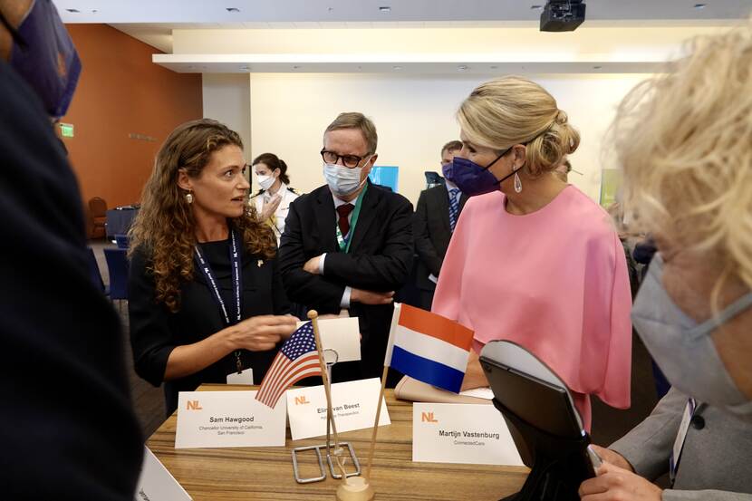 Koningin Máxima bezoekt het medisch centrum van de Universiteit van Californië voor een seminar over Digital Health