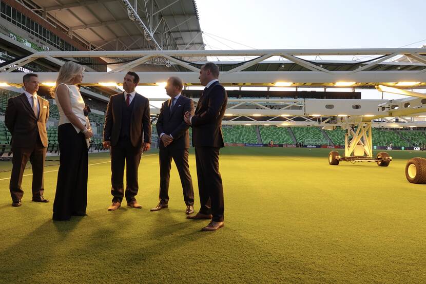 Koningin Máxima krijgt een rondleiding door het stadion van Austin FC