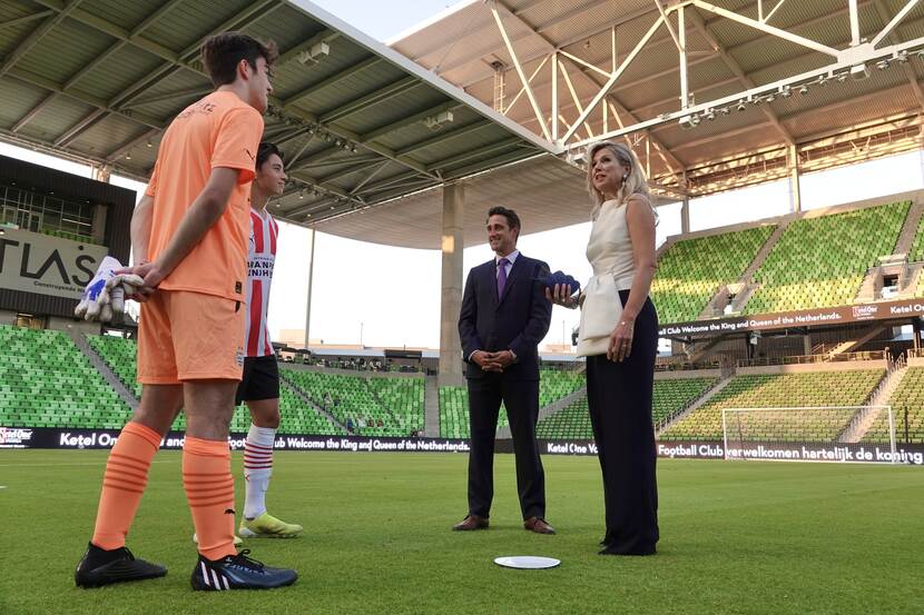 Koningin Máxima krijgt een rondleiding door het stadion van Austin FC