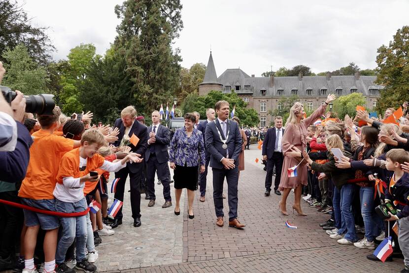 Koning Willem-Alexander en Koningin Máxima worden ontvangen in de gemeente Gemert-Bakel