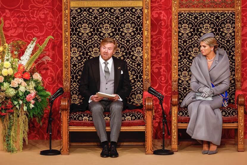 Koning Willem-Alexander spreekt de Troonrede uit tijdens de Verenigde Vergadering der Staten-Generaal in de Koninklijke Schouwburg.