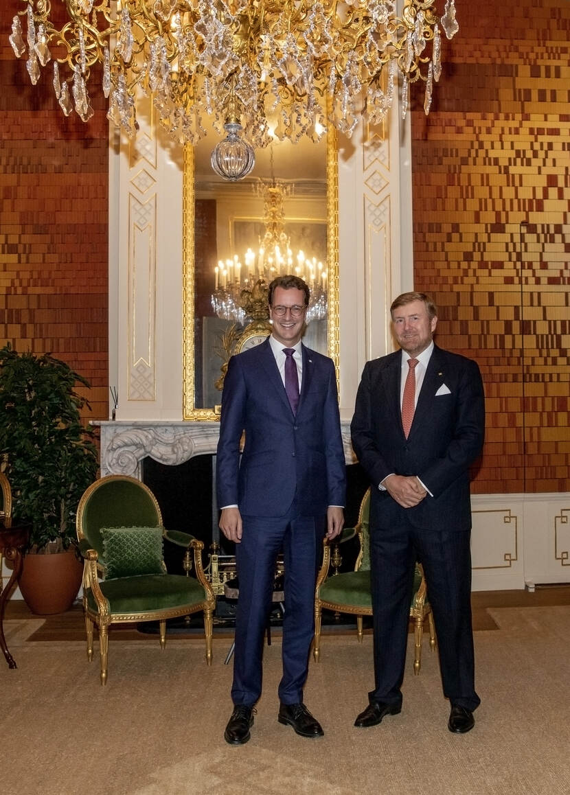 Koning Willem-Alexander ontvangt minister-president Wüst van de Duitse deelstaat Noordrijn-Westfalen in audiëntie
