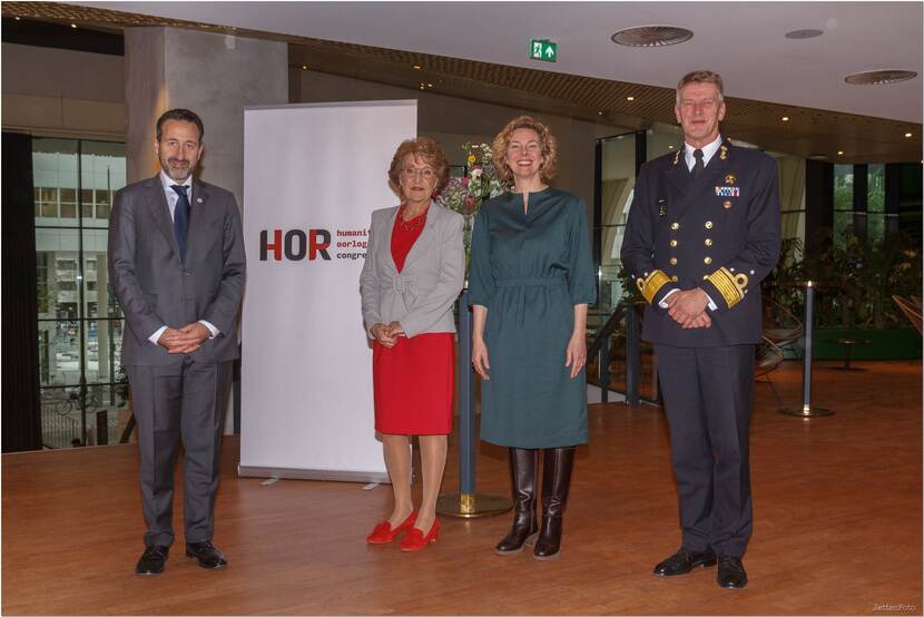 Prinses Margriet is aanwezig bij de opening van het tweedaagse Humanitair Oorlogsrecht Congres van het Nederlandse Rode Kruis