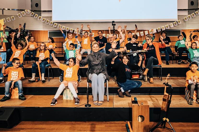 Koningin Máxima woont in het Muziekcentrum van de Omroep in Hilversum de ondertekening bij van het MuziekAkkoord speciaal onderwijs