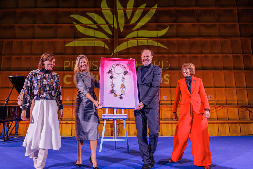 Koningin Máxima reikt Prins Bernhard Cultuurfonds Prijs 2022 uit aan Anne Frank Stichting