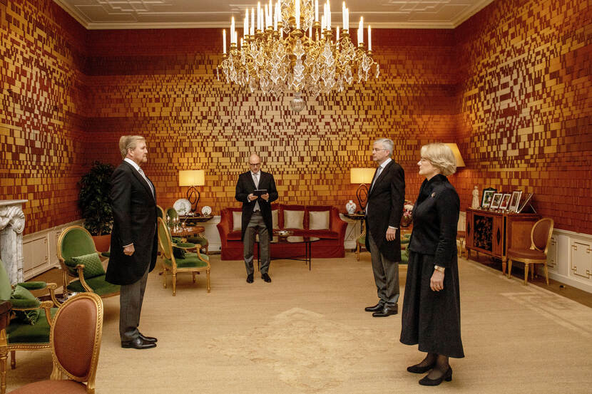 Koning Willem-Alexander ontvangt Hanneke Schipper-Spanninga en Jan Frans de Groot ter beëdiging als staatsraad in de Afdeling bestuursrechtspraak van de Raad van State