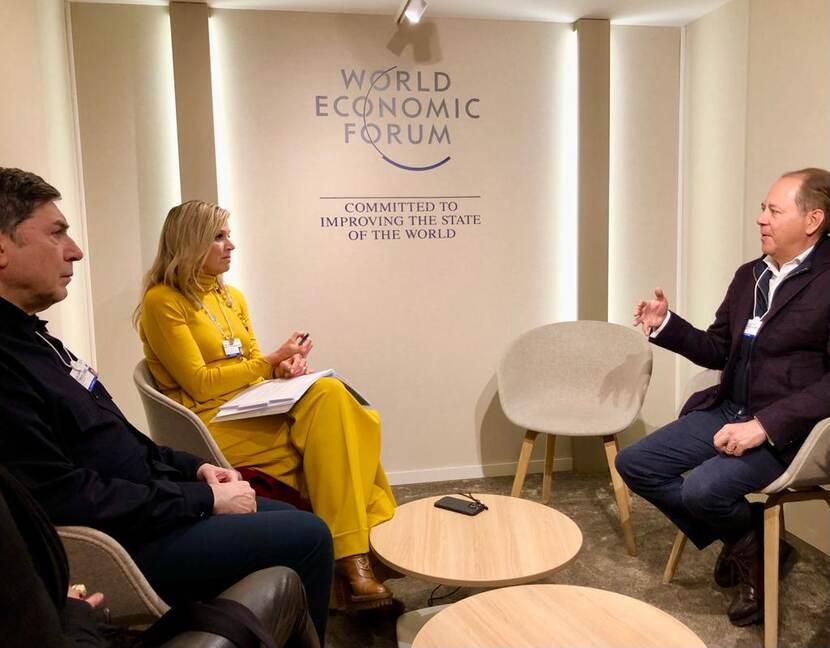 Koningin Máxima en Mauricio Minas van Banco Bradesco bij World Economic Forum in Davos 2023