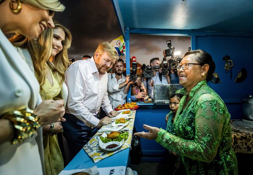 Koning Willem-Alexander, Koningin Máxima en de Prinses van Oranje bezoeken de markt Taste of Bonaire