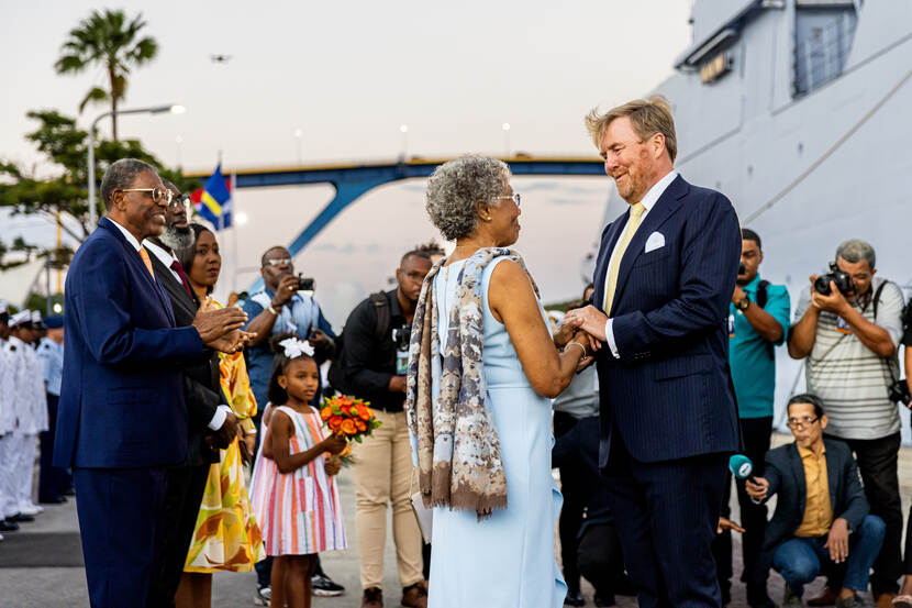 Koning Willem-Alexander en gouverneur Lucille George-Wout van Curacao