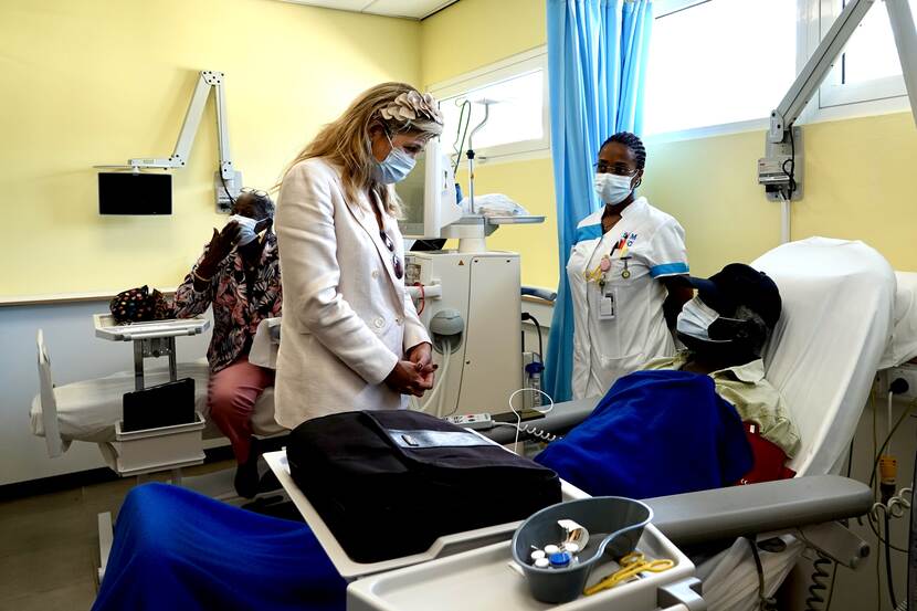 Koningin Máxima in SXM Medical Center Sint Maarten