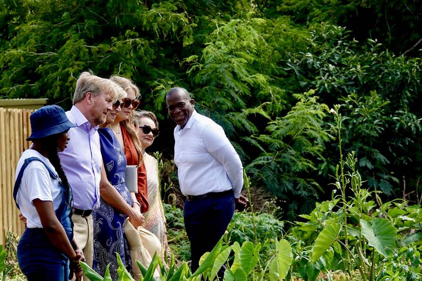 Koning Willem-Alexander, Koningin Máxima en de Prinses van Oranje Agriculture in schools project Sint Maarten