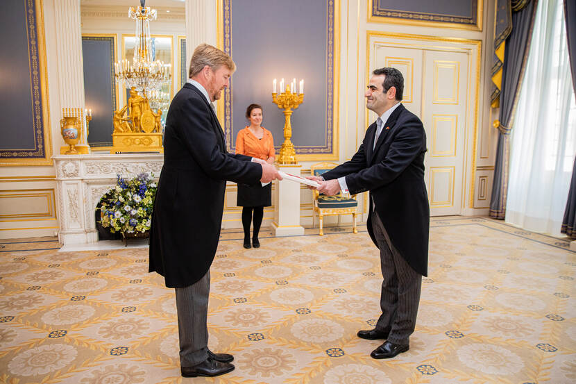 Ambassadeur Turkije overhandigt geloofsbrieven aan Koning Willem Alexander