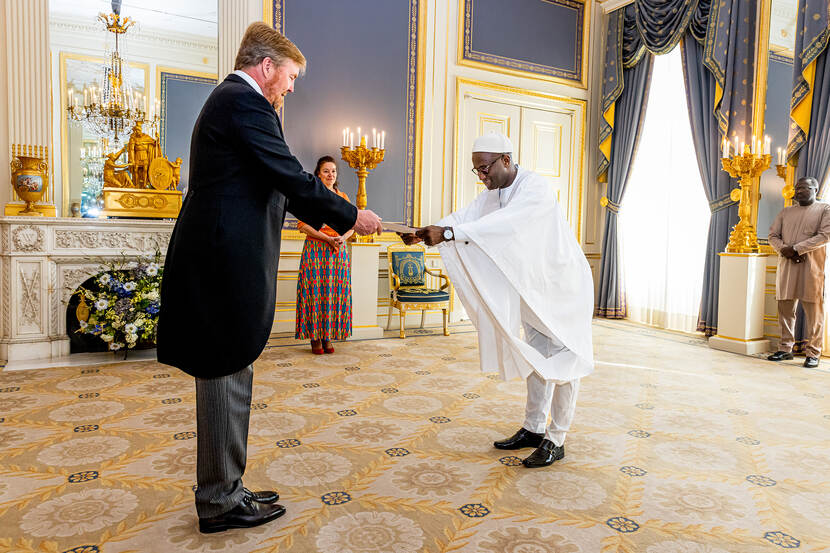 Koning Willem-Alexander geloofsbrieven ambassadeur Gambia