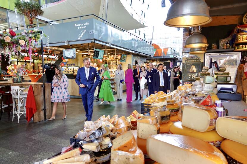 Koningsdag 2023 Koninklijke Familie bezoekt Markthal in Rotterdam