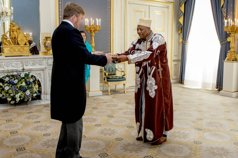 Koning Willem-Alexander ontvangt geloofsbrieven ambassadeur van de Unie der Comoren