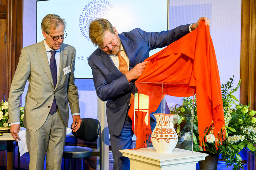 Koning Willem-Alexander bij 100-jarig bestaan van Geschiedkundige Vereniging Oranje-Nassau