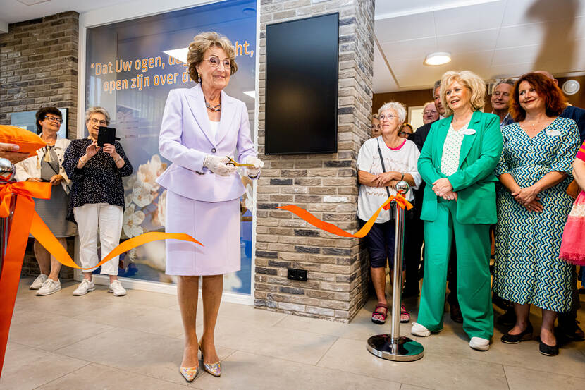 Prinses Margriet opent het nieuwe pand van woonzorgorganisatie Huis ter Leede in Leerdam