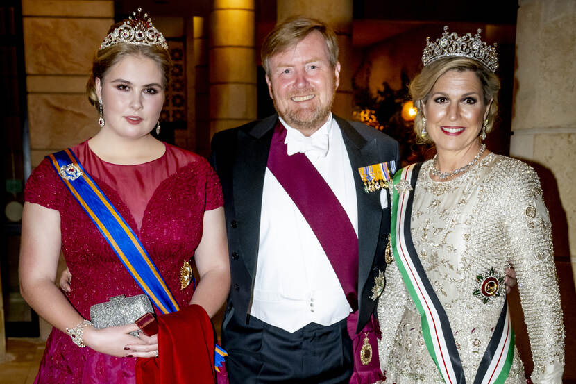 Koning Willem-Alexander, Koningin Máxima en de Prinses van Oranje bij feestelijkheden rondom het huwelijk van Kroonprins Hussein van Jordanië en mevrouw Rajwa Khalid Al-Saif