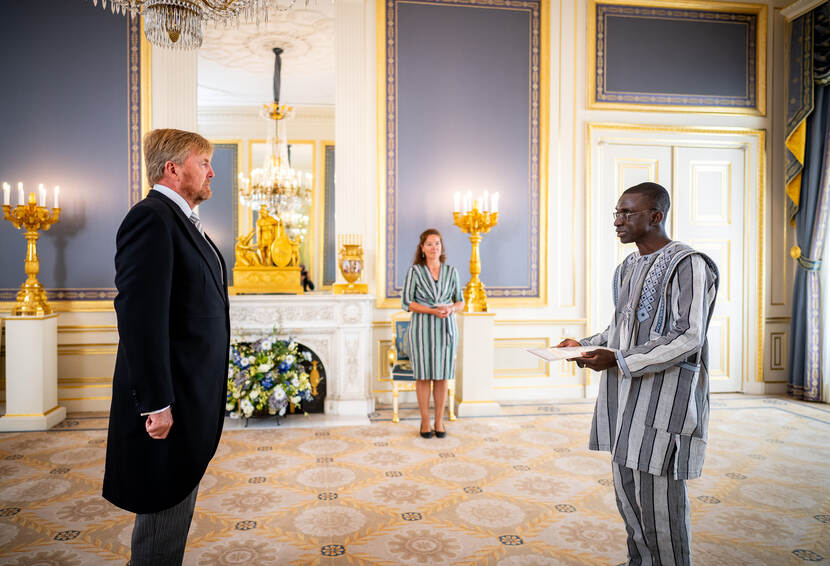 Geloofsbrieven ambassadeur Burkina Faso en Koning Willem-Alexander