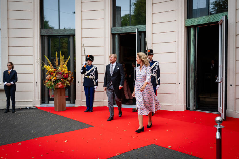 Prinsjesdag 2023 Koning Willem-Alexander bij de Koninklijke Schouburg