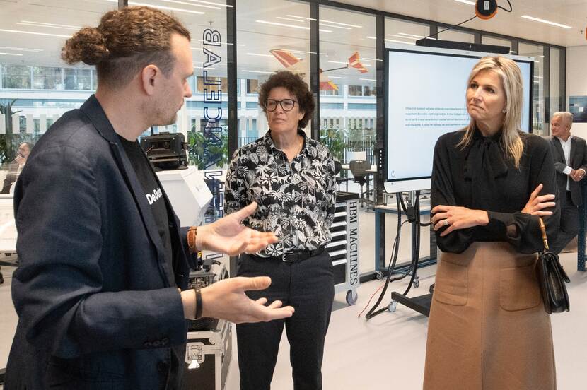 Koningin Máxima bezoekt het Centre of Expertise Applied Artificial Intelligence HvA