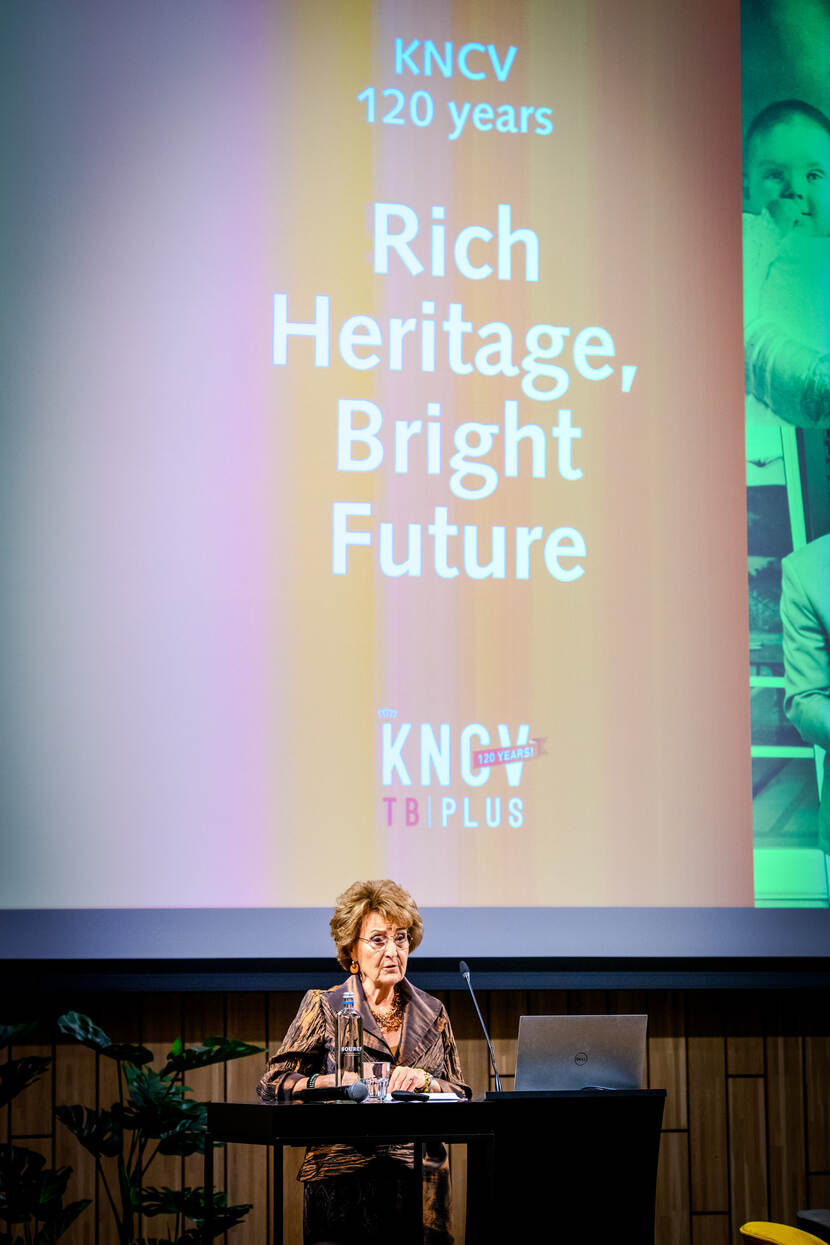 Prinses Margriet bij 120 jaar KNCV Tuberculosefonds