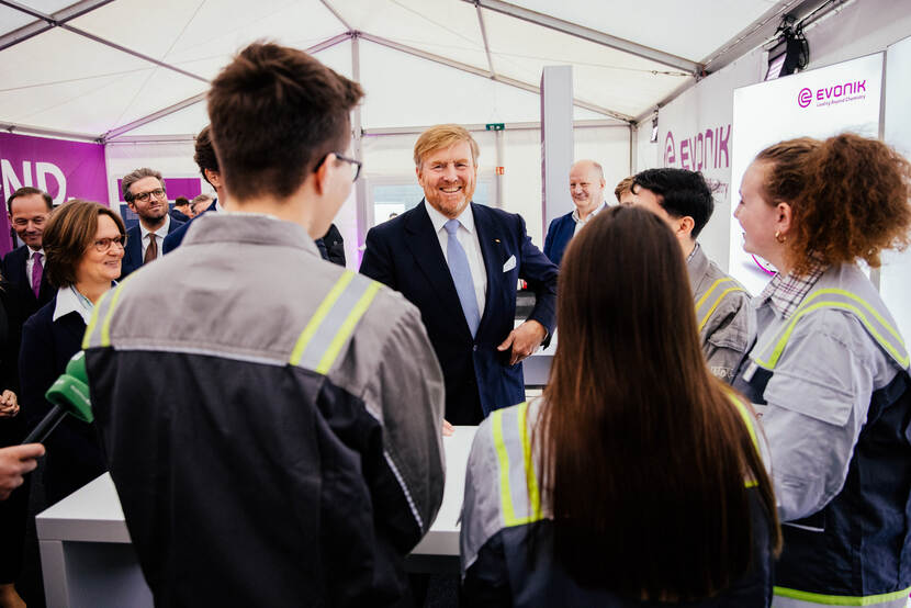 Koning Willem-Alexander bezoekt waterstofprojecten in Duitsland